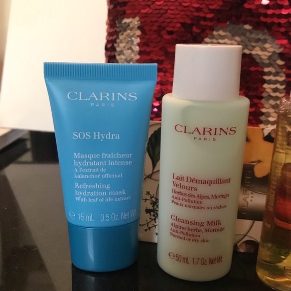 Sequin zipper LOVE pouch w/ Clarins Travel sz - Picture 5 of 6